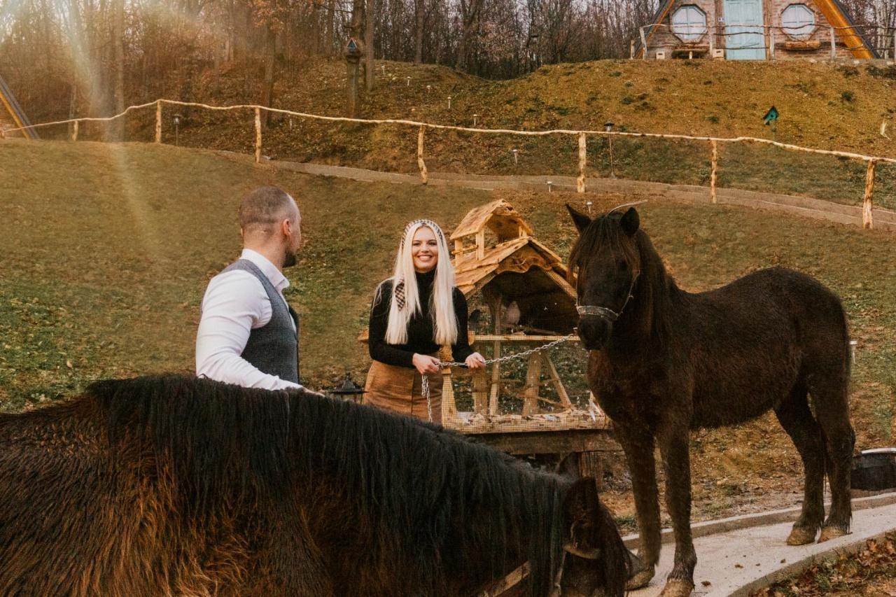 Etno Village Dolina Sreće Vitez Esterno foto